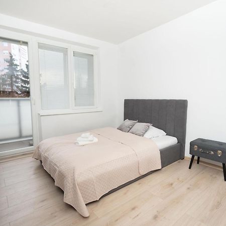 Apartman Karpatska Lägenhet Košice Exteriör bild